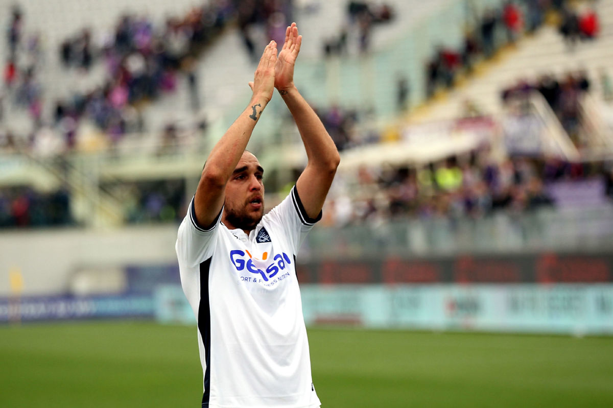 FLORENCE, ITALY - APRIL 15: Giuseppe Bellusci of Empoli FC celebrates the victory after during the Serie A match between ACF Fiorentina and Empoli FC at Stadio Artemio Franchi on April 15, 2017 in Florence, Italy.  (Photo by Gabriele Maltinti/Getty Images)