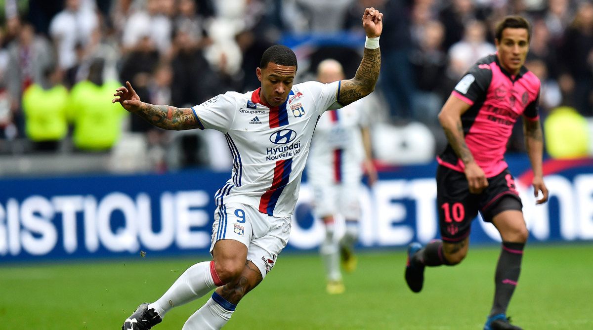 Memphis Depay scores goal from midfield (video) - Sports Illustrated