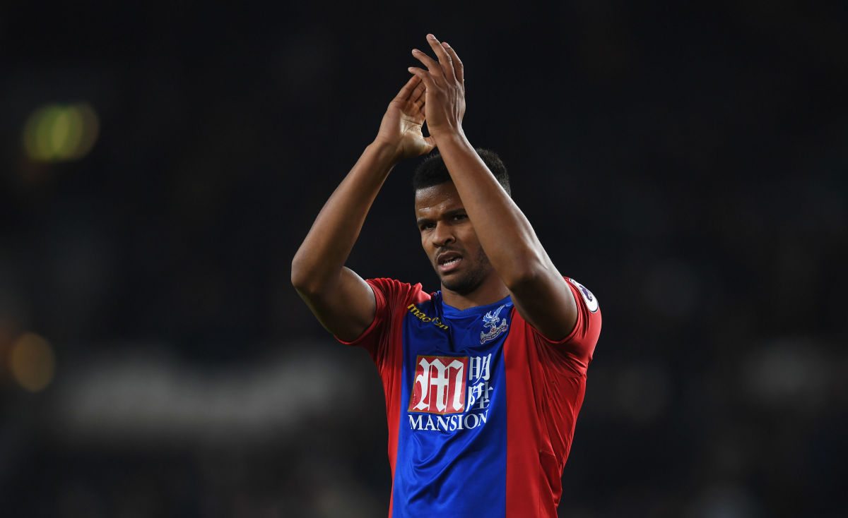 HULL, ENGLAND - DECEMBER 10:  Fraizer Campbell of Crystal Palace applauds the travelling fans after the Premier League match between Hull City and Crystal Palace at KCOM Stadium on December 10, 2016 in Hull, England.  (Photo by Gareth Copley/Getty Images)