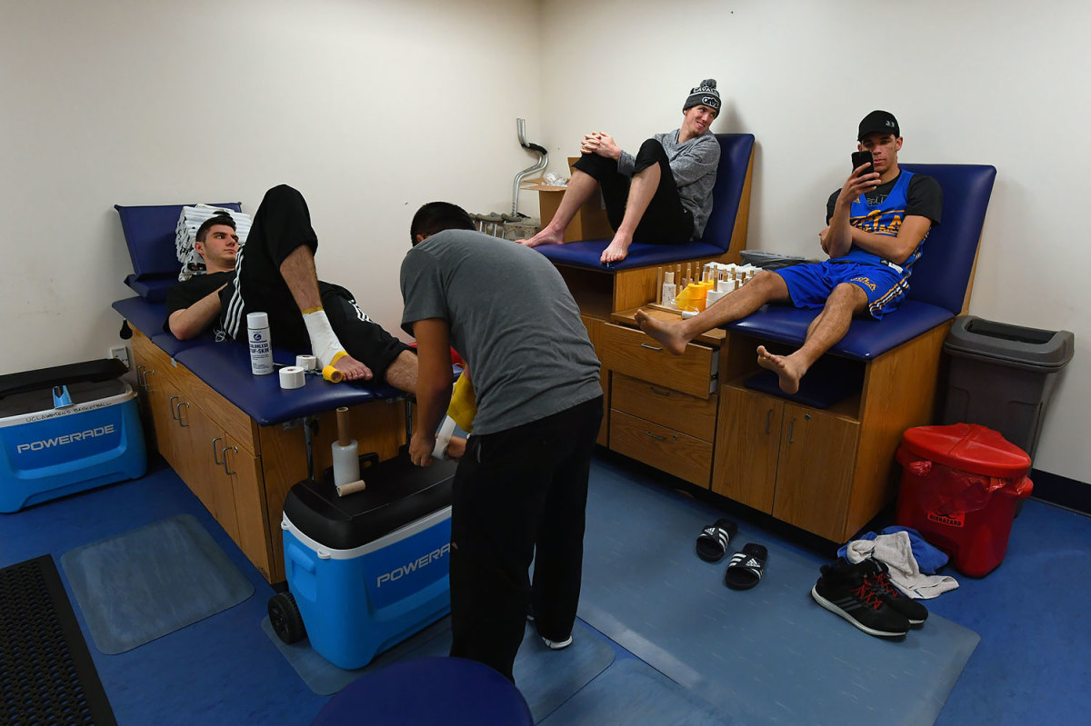 2017-UCLA-Mens-basketball-behind-the-scenes-SI684_TK1_00726.jpg