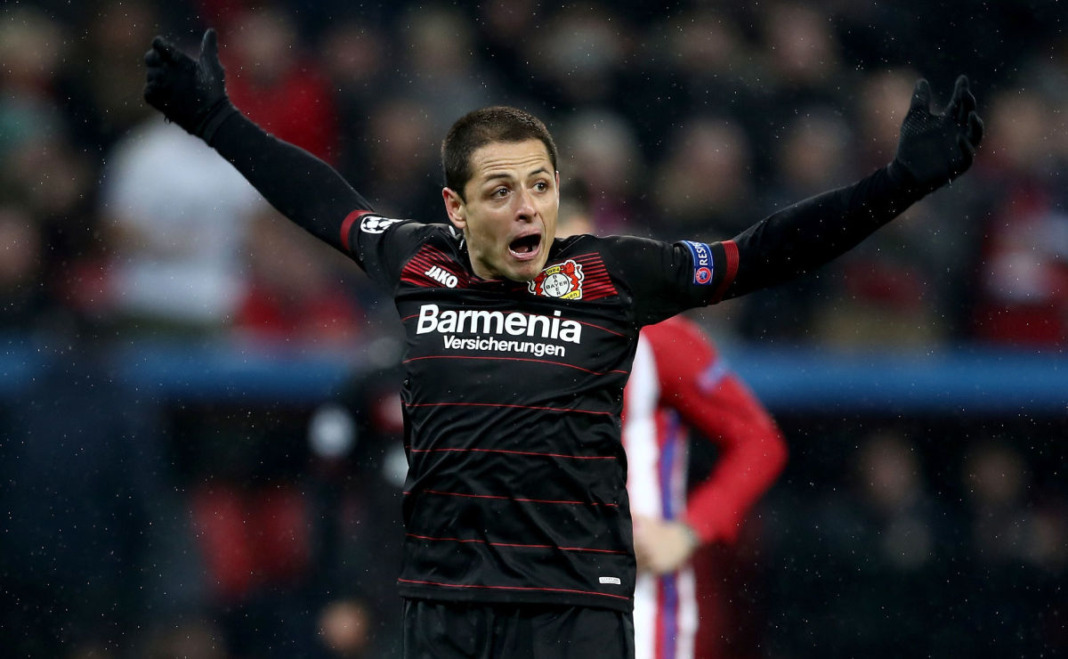 LEVERKUSEN, GERMANY - FEBRUARY 21:  Chicharito of Bayer Leverkusen reacts during the UEFA Champions League Round of 16 first leg match between Bayer Leverkusen and Club Atletico de Madrid at BayArena on February 21, 2017 in Leverkusen, Germany.  (Photo by Lars Baron/Bongarts/Getty Images)