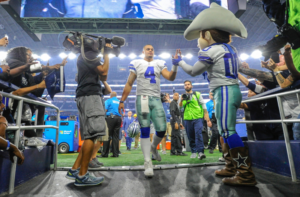 Dak Prescott arrives, 2016.