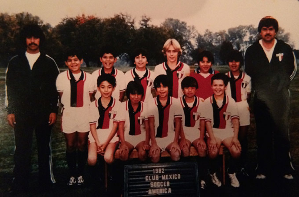 Jason Sehorn (top row, third from right) with his youth soccer team.