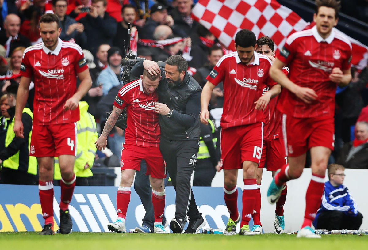 GLASGOW, SCOTLAND - APRIL 22:  Aberdeen manager Derek McInnes congratulates Jonny Hayes of Aberdeen after he scores his team's third goal during the William Hill Scottish Cup semi-final match between Hibernian and Aberdeen at Hampden Park on April 22, 2017 in Glasgow, Scotland. (Photo by Ian MacNicol/Getty Images)