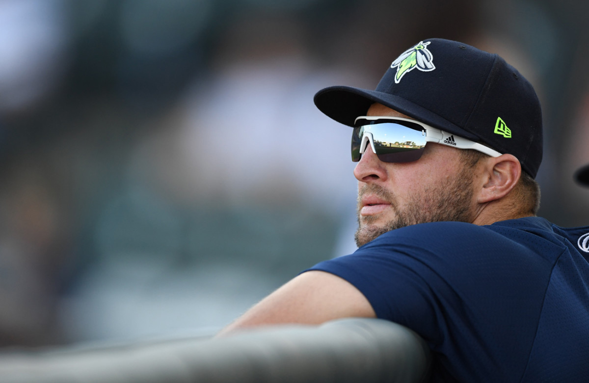 tim-tebow-baseball-sunglasses-1_1.jpg