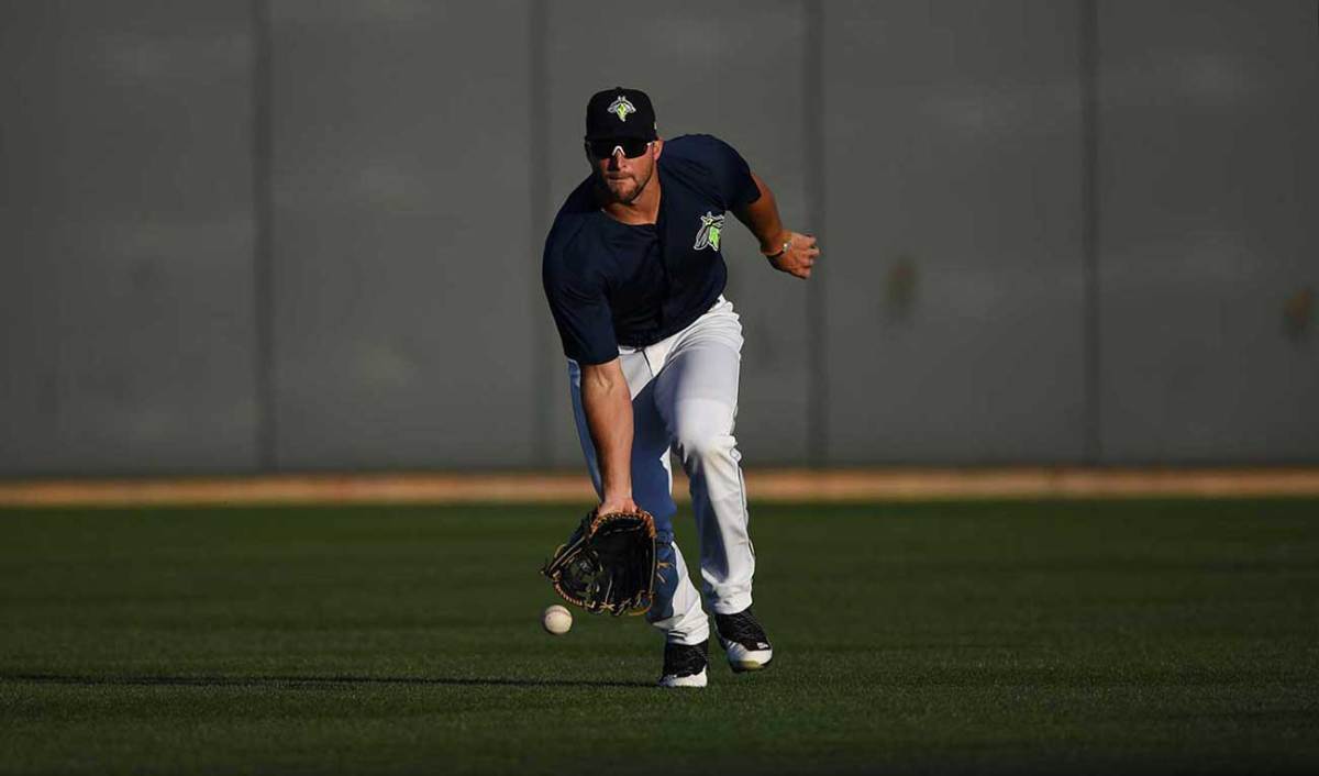 tim-tebow-baseball-fielding-3.jpg