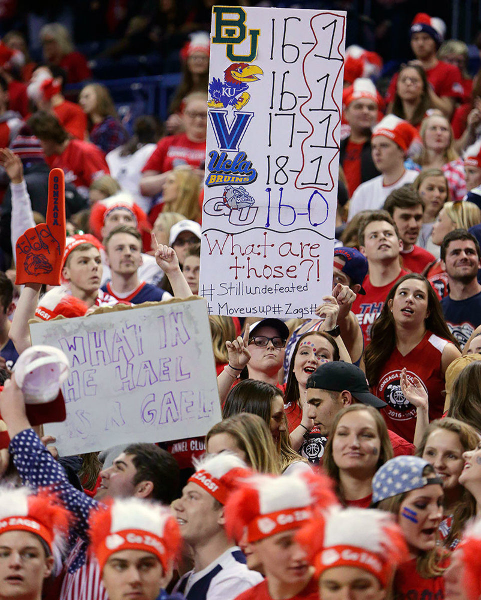 Gonzaga-Bulldogs-fans-46c0d8563c0149fcafe6a0c72a00ccd7-0.jpg