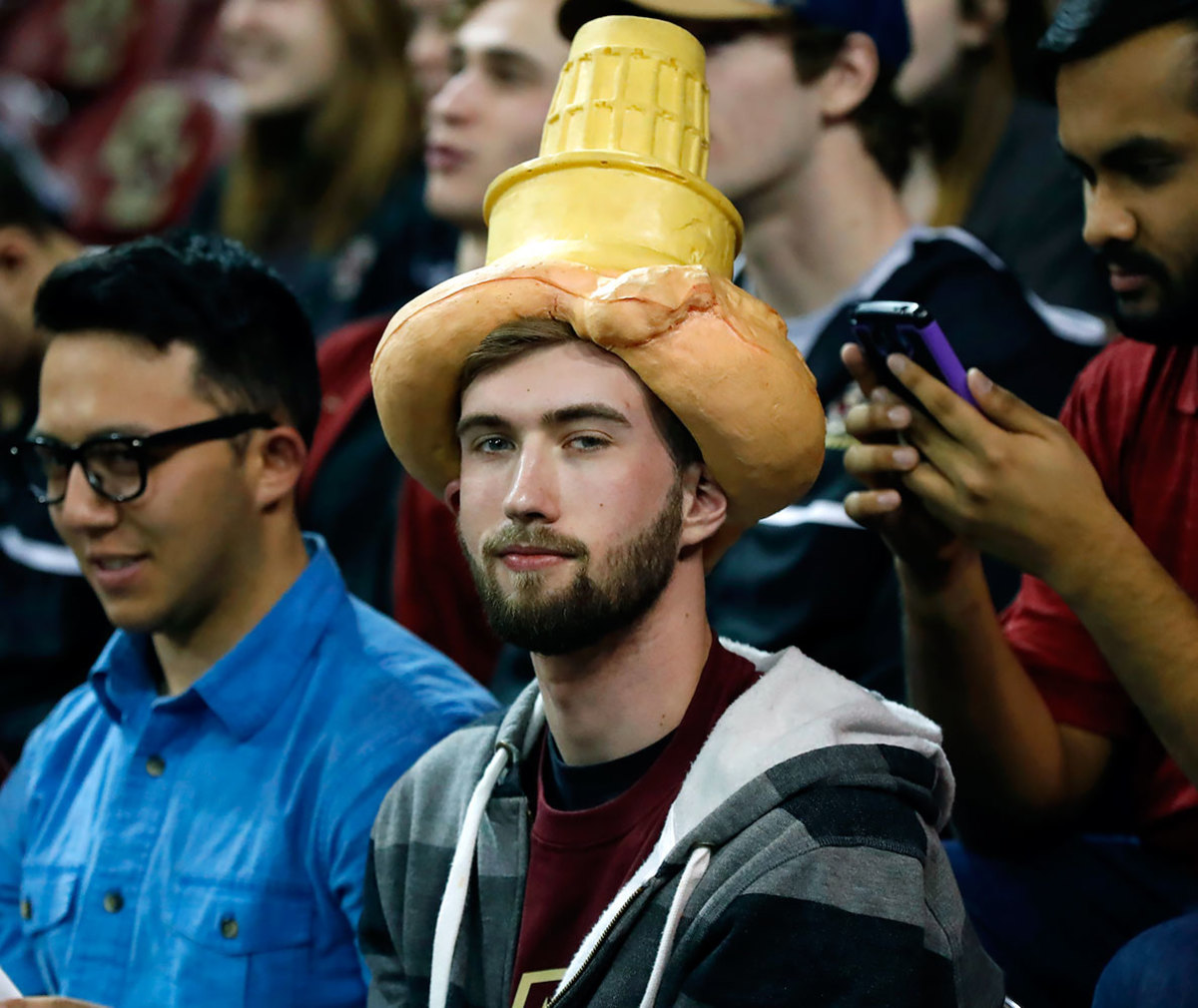 Boston-College-Eagles-fan-GettyImages-631692938_master.jpg