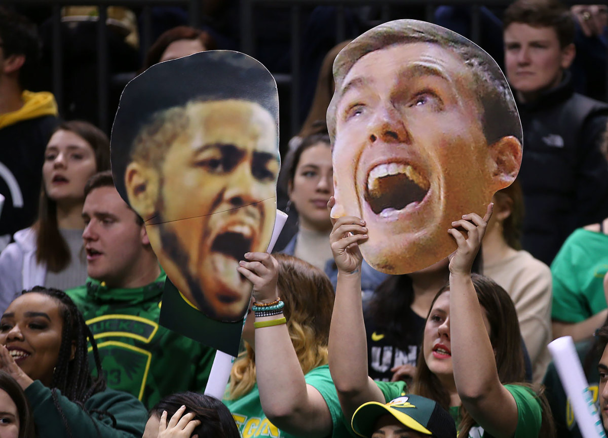 Oregon-Ducks-fans-259c6c651b6c43b8b0cac6376336ce90-0.jpg