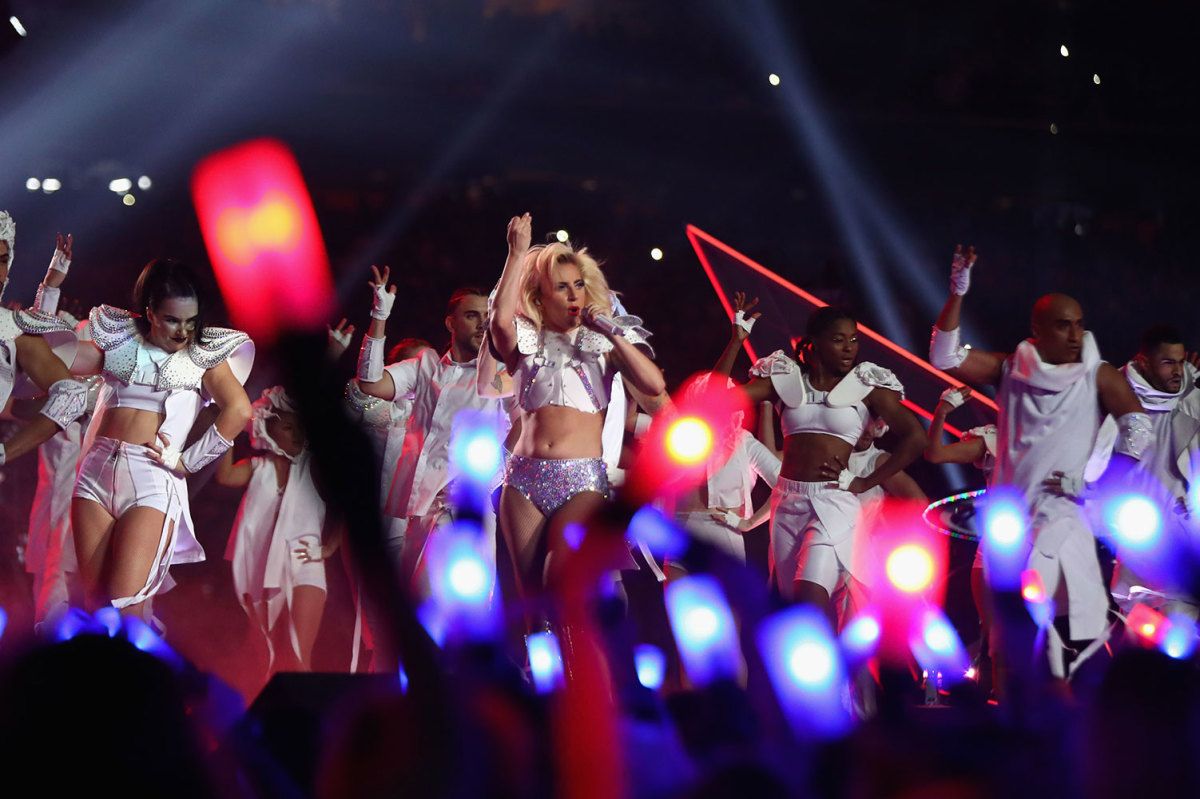 Lady-Gaga-Super-Bowl-LI-Halftime-Show-GettyImages-633951098_master.jpg