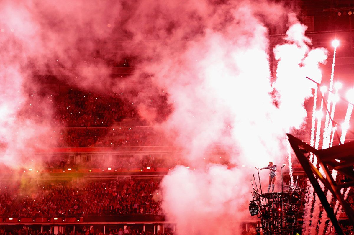 Lady-Gaga-Super-Bowl-LI-Halftime-Show-GettyImages-633951072_master.jpg