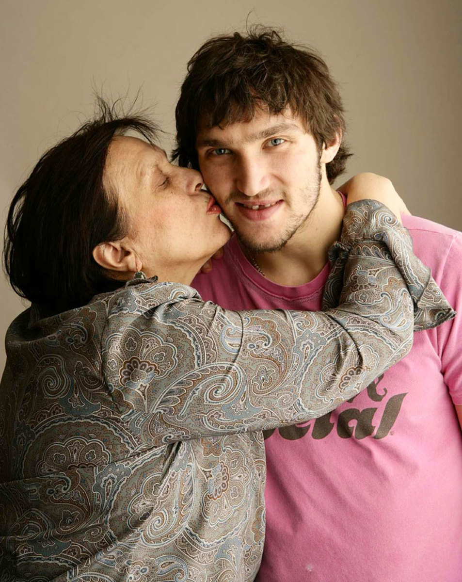 2008-Alex-Ovechkin-mom-Tatiana-op80-531.jpg