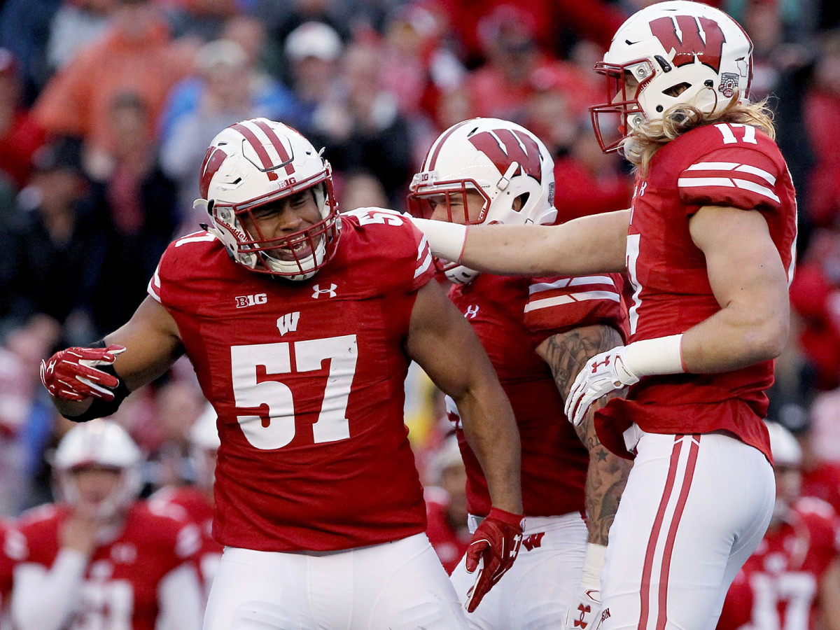 alec-james-wisconsin-badgers-defense.jpg
