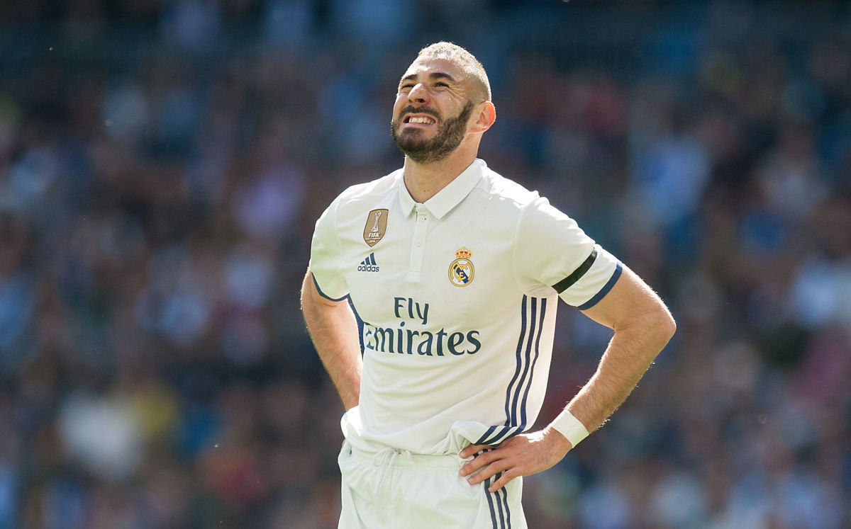 MADRID, SPAIN - APRIL 02:  Karim Benzema of Real Madrid reacts during the La Liga match between Real Madrid CF and Deportivo Alaves on April 2, 2017 in Madrid, Spain.  (Photo by Denis Doyle/Getty Images)