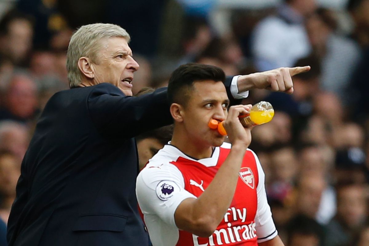 Arsenal's French manager Arsene Wenger (L) gestures alongside Arsenal's Chilean striker Alexis Sanchez during the English Premier League football match between Tottenham Hotspur and Arsenal at White Hart Lane in London, on April 30, 2017.  / AFP PHOTO / IKIMAGES / Ian KINGTON / RESTRICTED TO EDITORIAL USE. No use with unauthorized audio, video, data, fixture lists, club/league logos or 'live' services. Online in-match use limited to 75 images, no video emulation. No use in betting, games or single club/league/player publications.  /         (Photo credit should read IAN KINGTON/AFP/Getty Images)