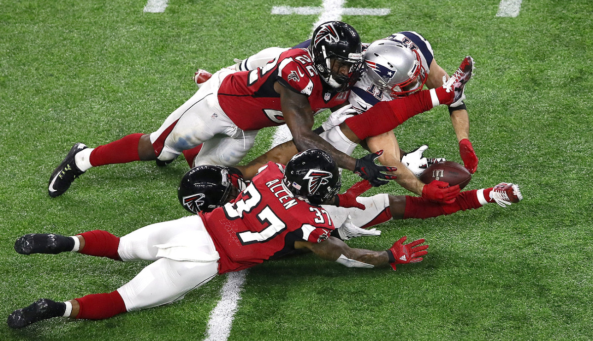 Julian Edelman’s miracle catch kept alive the Patriots’ game-tying drive late in the fourth quarter.