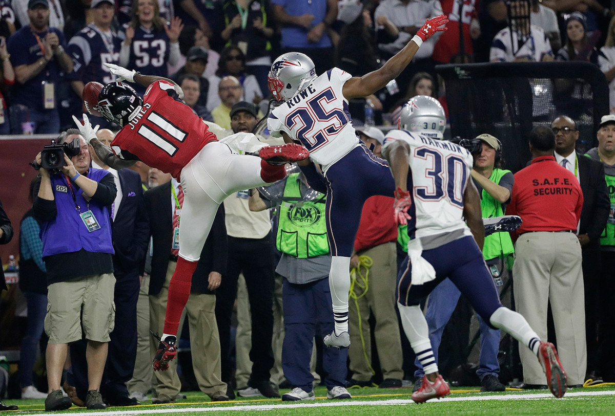 Julio Jones added to his highlight reel with a finger-tip-to-toe-tap catch on the sideline in the fourth quarter.