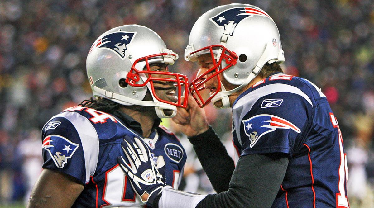 Tom Brady (r.) and Deion Branch.