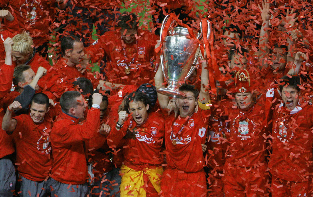 Istanbul, Turkey:  Liverpool's captain Steven Gerrard holds the throphy surrounded by teammates at the end of the UEFA Champions league football final AC Milan vs Liverpool, 25 May 2005 at the Ataturk Stadium in Istanbul.  Liverpool won 3-2 on penalties.    AFP PHOTO FRANCOIS MARIT  (Photo credit should read FRANCOIS MARIT/AFP/Getty Images)