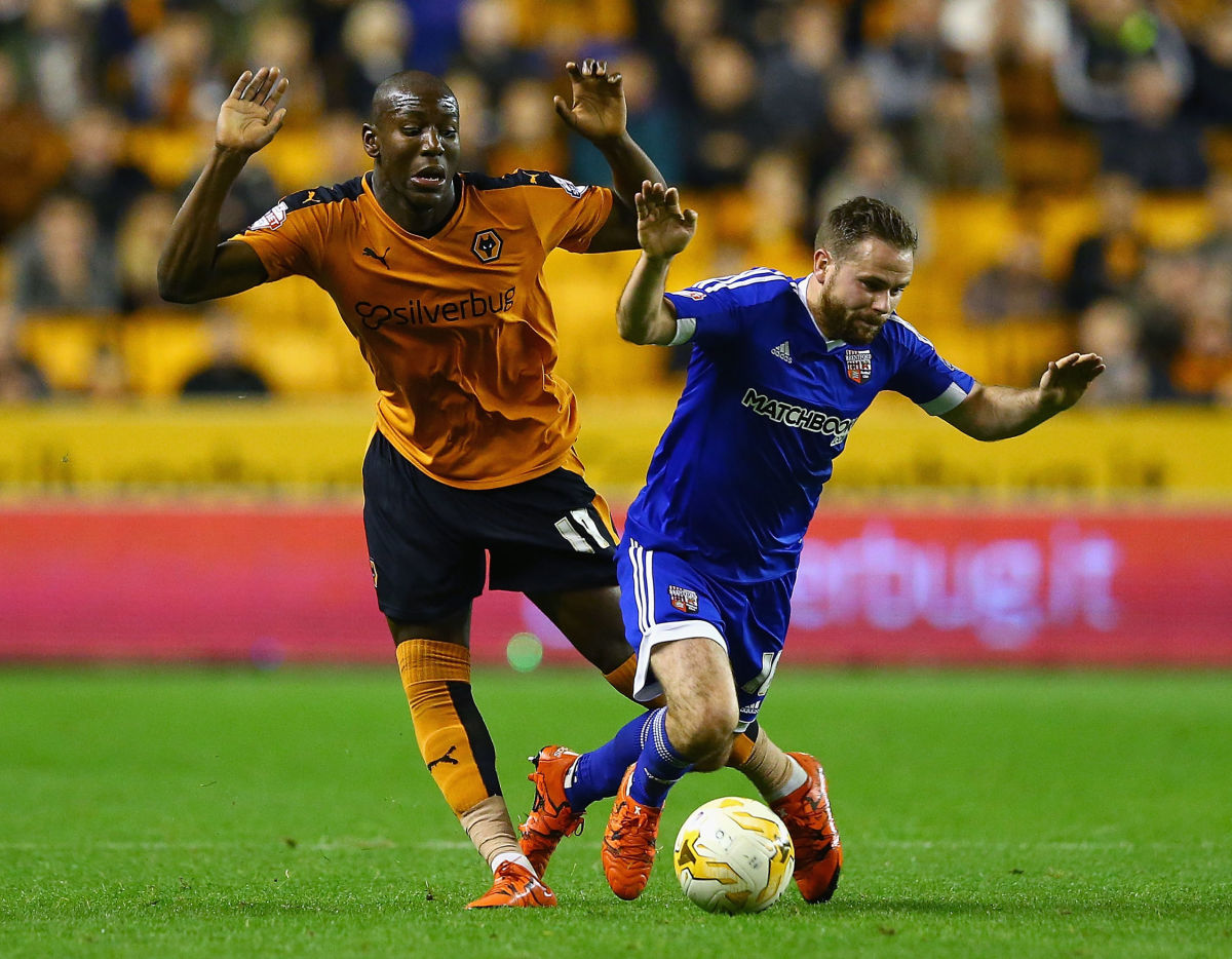 WOLVERHAMPTON, ENGLAND - OCTOBER 21:  Benik Afobe of Wolverhampton Wanderers and Alan Judge of Brentford challengefor the ball during the Sky Bet Championship match between Wolverhampton Wanderers and Brentford at Molineux on October 21, 2015 in Wolverhampton, England.  (Photo by Matthew Lewis/Getty Images)
