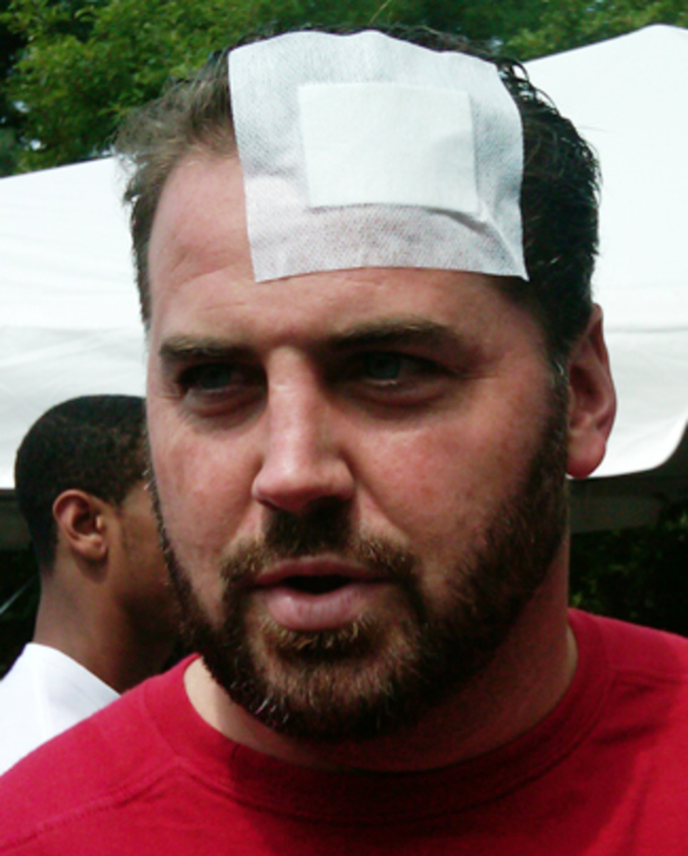 Shaun O’Hara dons the forehead bandage in sympathy with his quarterback.
