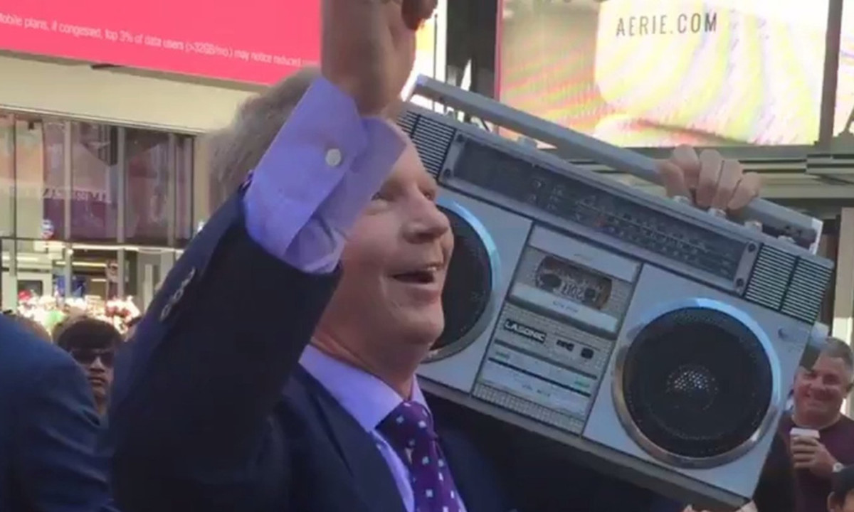 phil-simms-boombox.jpg
