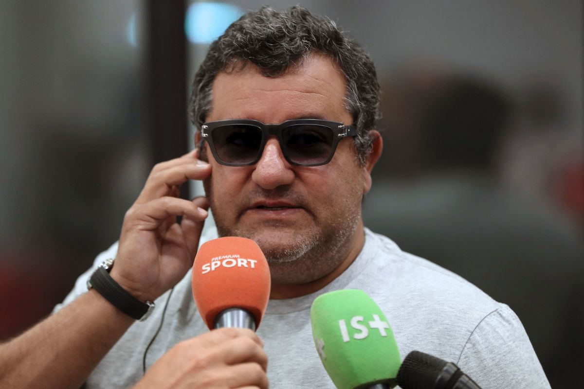 Italian-born Dutch football agent Mino Raiola speaks to journalists on September 2, 2016 during presentation of Nice's football club new signings at the Allianz Riviera stadium in Nice, southeastern France. / AFP / VALERY HACHE        (Photo credit should read VALERY HACHE/AFP/Getty Images)
