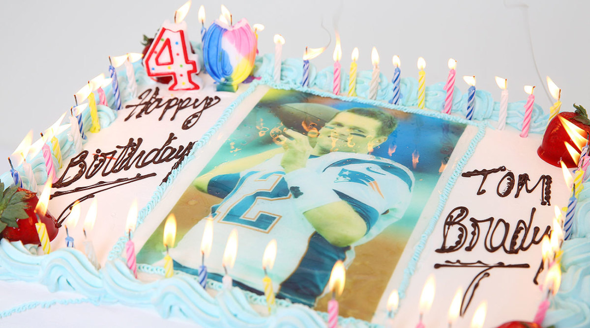 Tom Brady will likely not be enjoying cake like this on his 40th birthday.