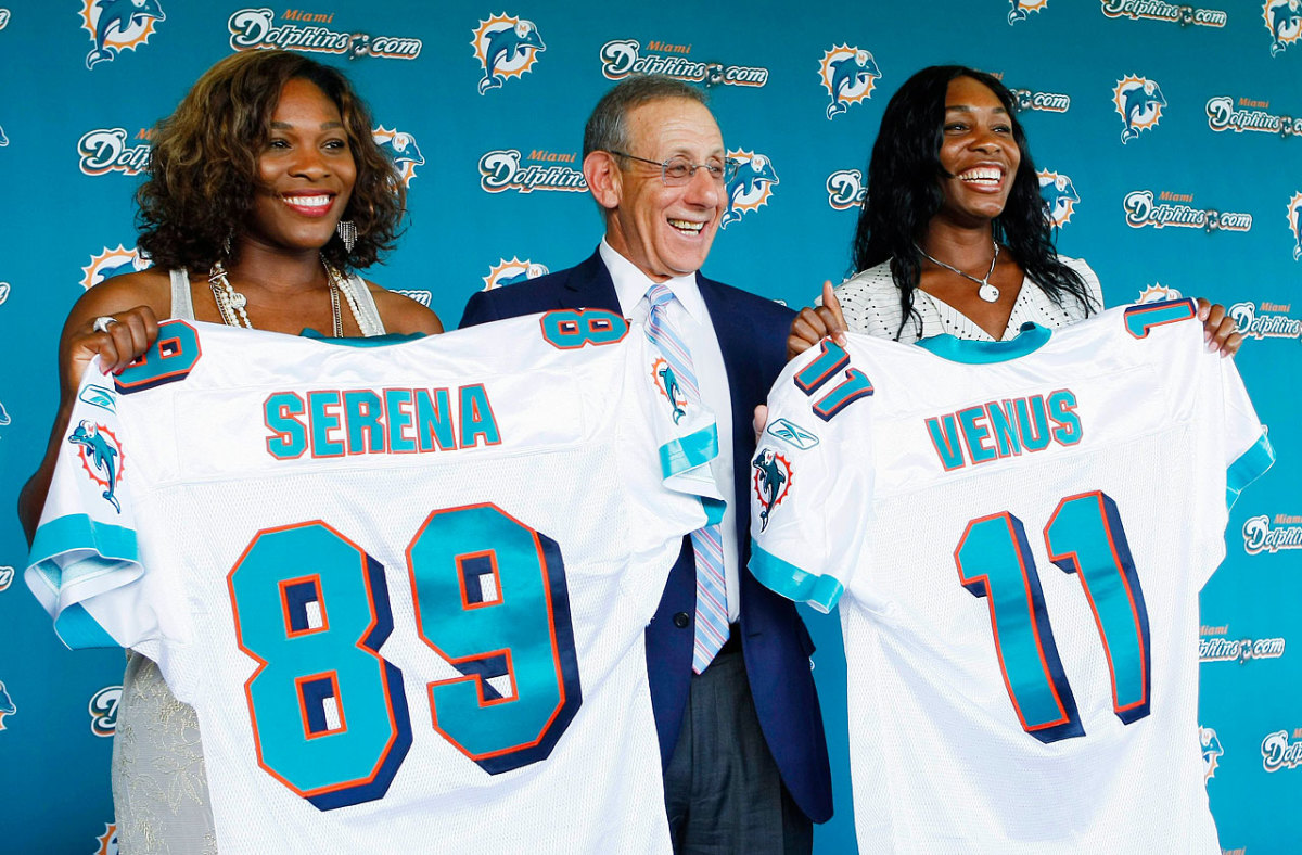 2009-0825-Serena-Venus-Williams-Miami-Dolphins-owner-Stephen-M-Ross.jpg