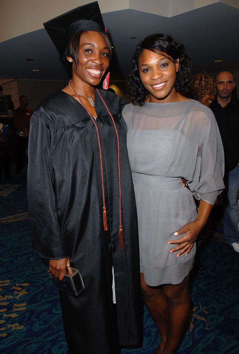 2007-1213-Venus-Serena-Williams.jpg