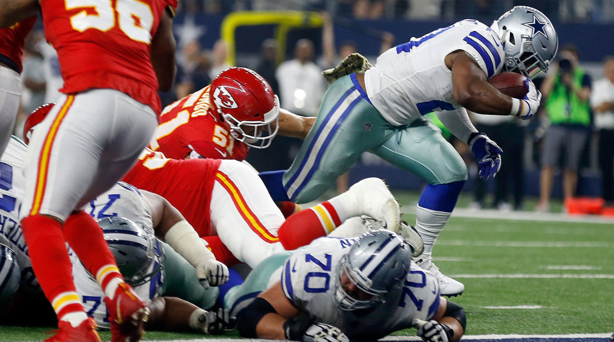 Ezekiel Elliott led the way for Dallas, winners of three straight.