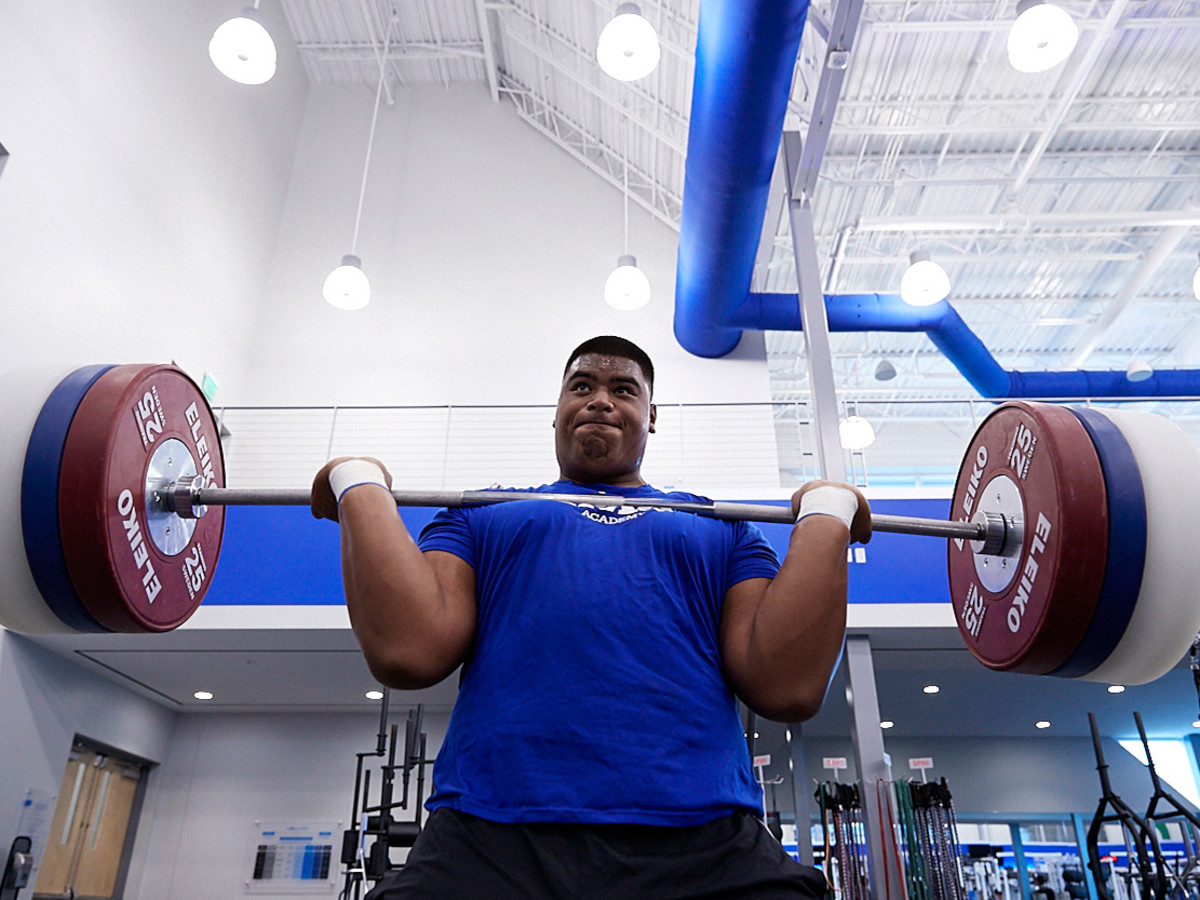 daniel-faalele-img-academy-weighlifting-football-recruiting.jpg