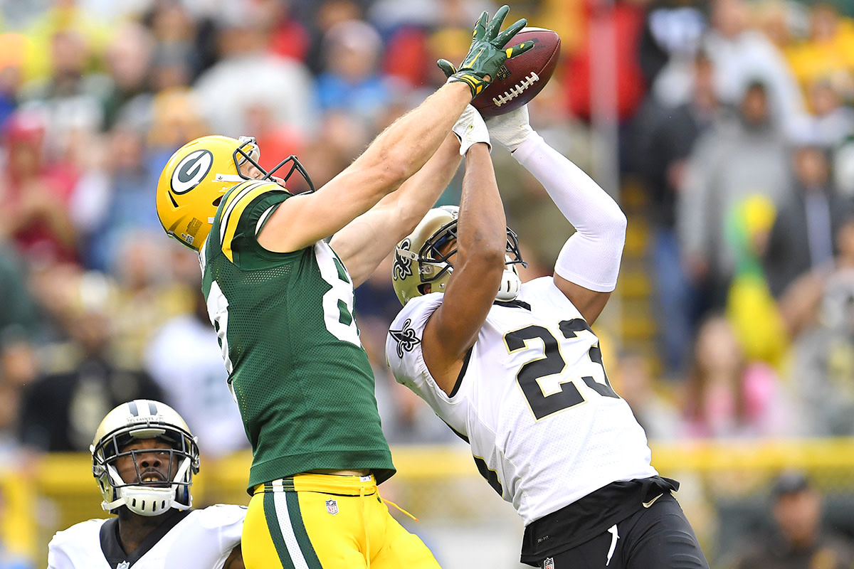 Marshon Lattimore breaks up a pass intended for Packers WR Jordy Nelson.