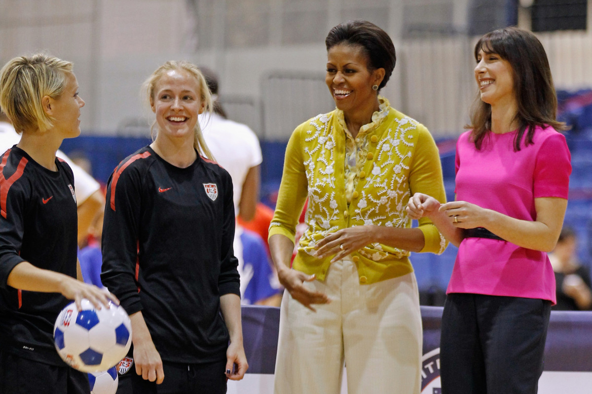 Obama-USWNT-Sauerbrunn.jpg