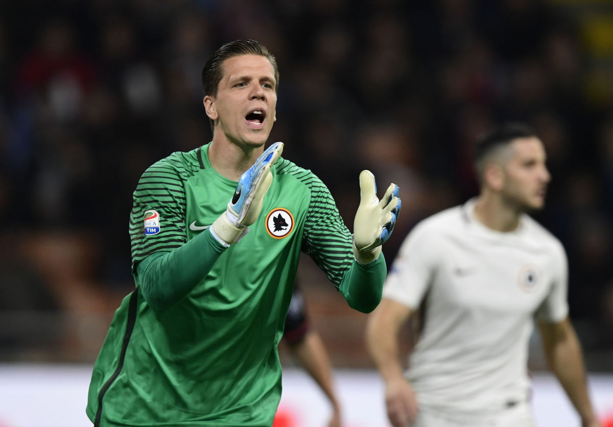 AS Roma's Polish goalkeeper Wojciech Szczesny gestures during the Italian Serie A football match AC Milan vs AS Roma at the San Siro stadium in Milan on Mai 7, 2017. / AFP PHOTO / MIGUEL MEDINA        (Photo credit should read MIGUEL MEDINA/AFP/Getty Images)