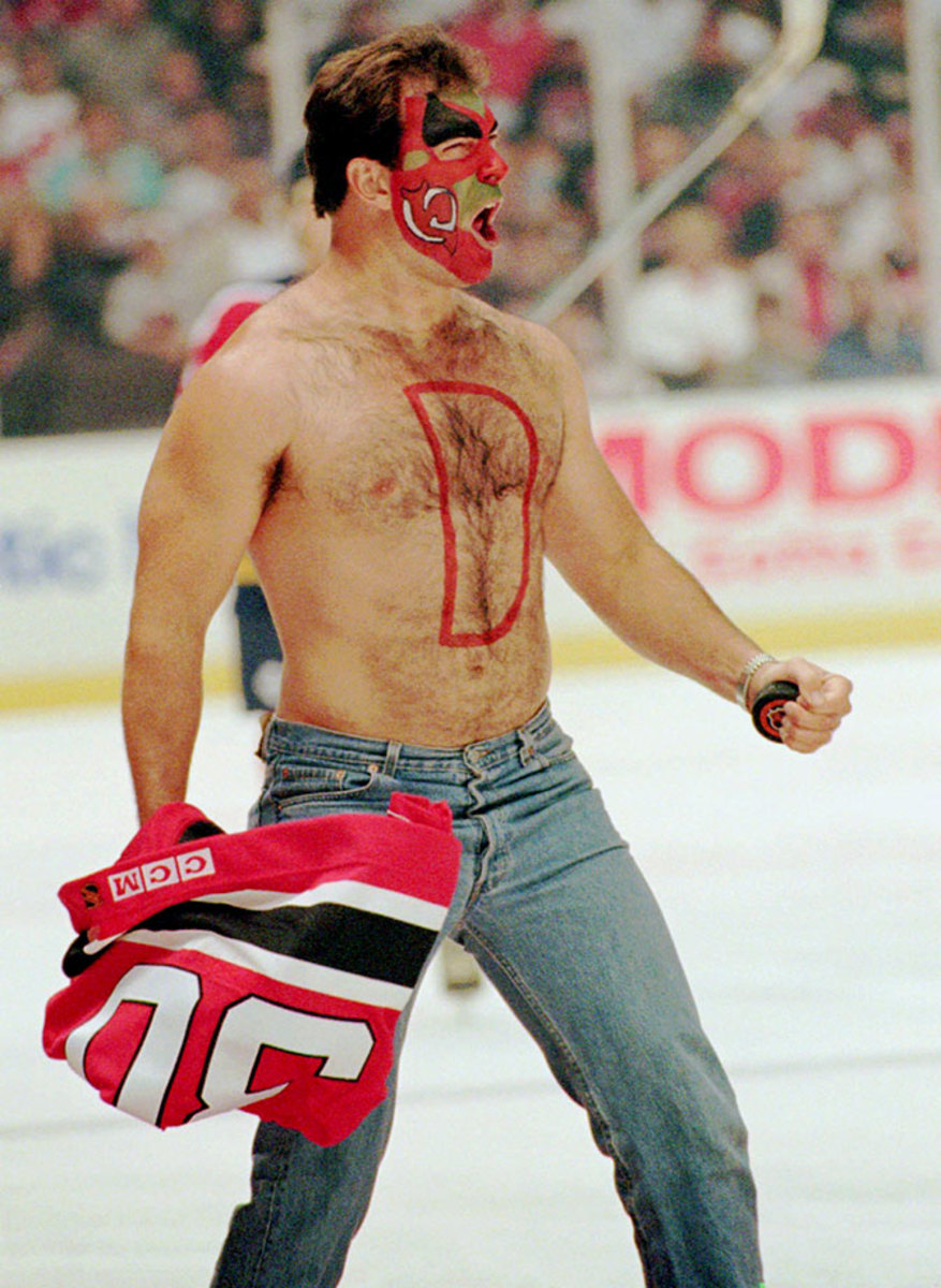 1995-1007-Patrick-Warburton-New-Jersey-Devils.jpg