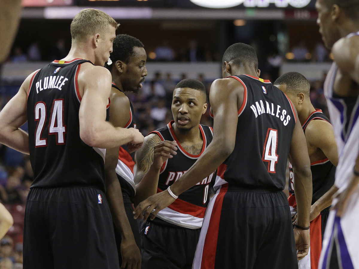 blazers_huddle_.jpg
