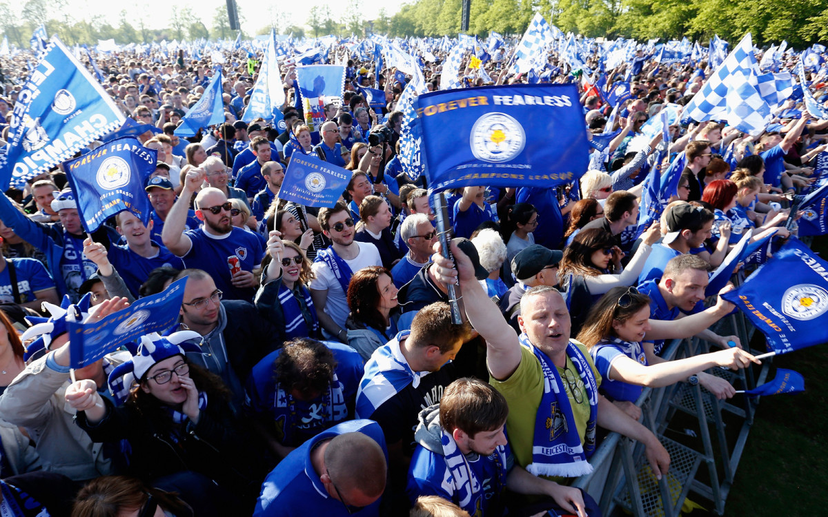 leicester-fans-parade.jpg