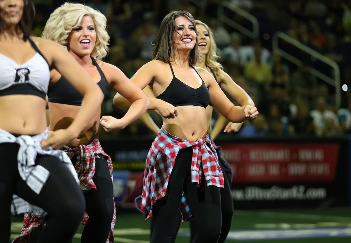 Arizona-Rattlers-Sidewinders-cheerleaders-YYP_7516.jpg