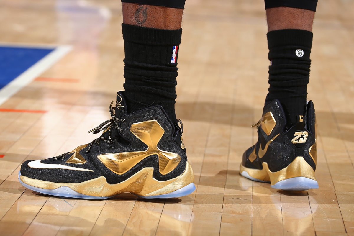 LeBron-James-Nike-LeBron-13-Black-Gold-PE-shoes.jpg