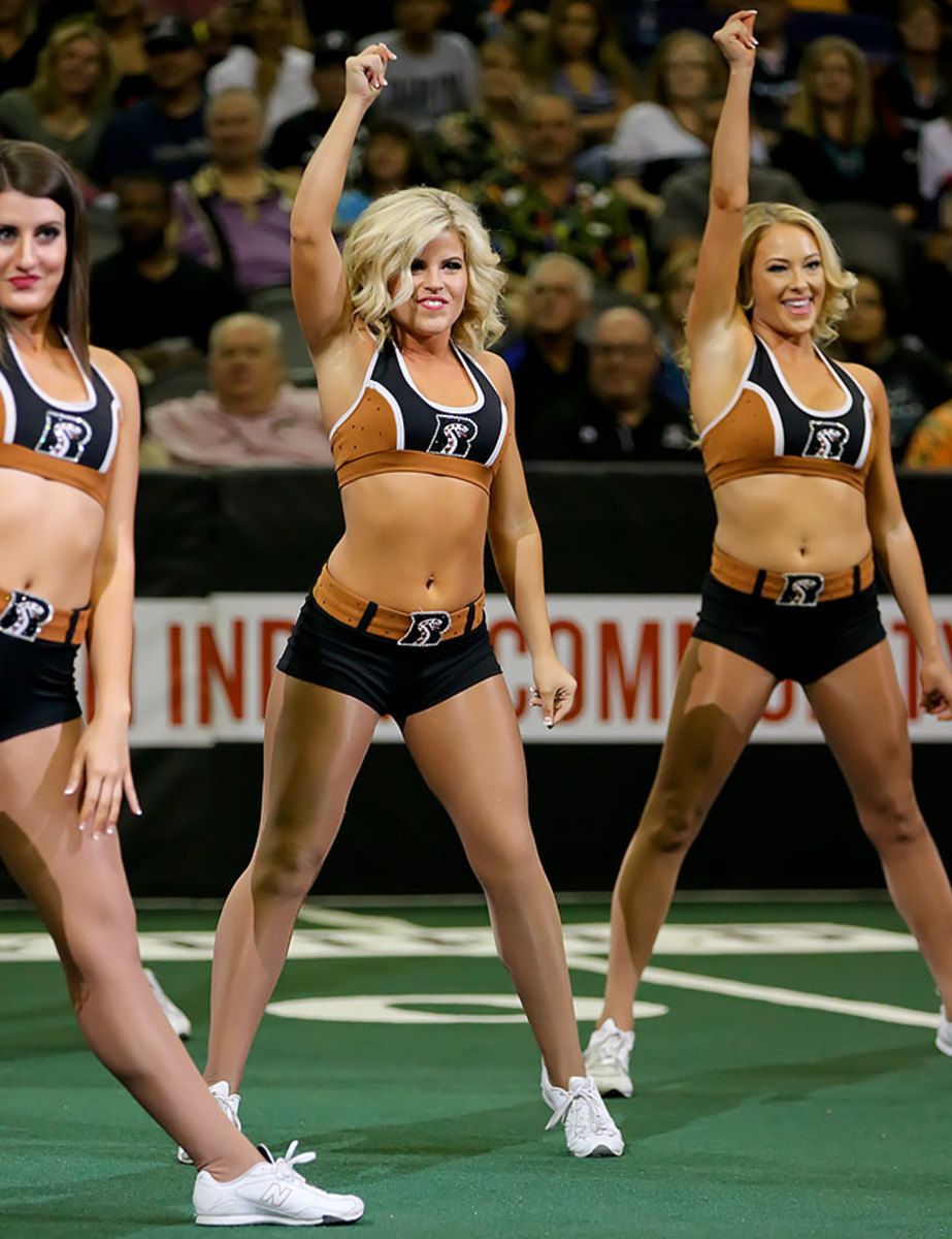 Arizona-Rattlers-Sidewinders-cheerleaders-YYP_5893.jpg