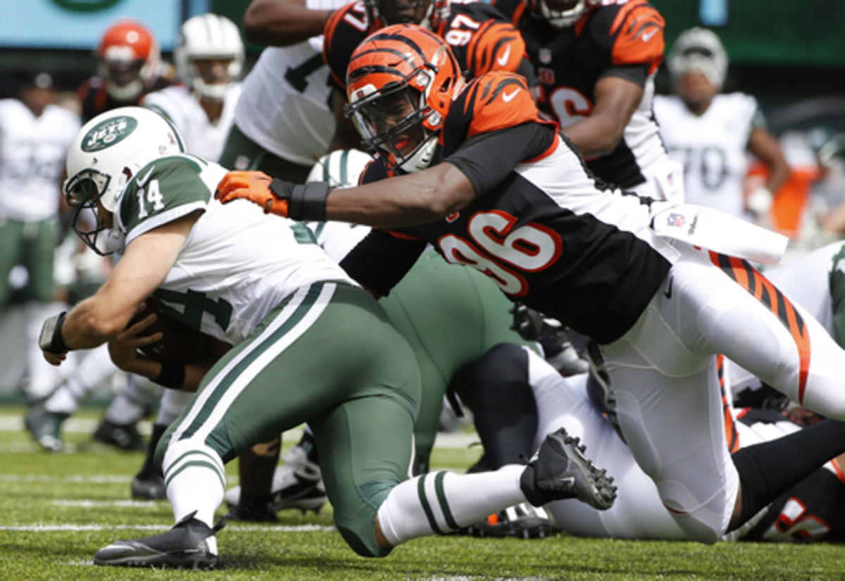 Cincinnati Bengals' Carlos Dunlap (96) tackles New York Jets quarterback Ryan Fitzpatrick (14) during the first half of an NFL football game Sunday, Sept. 11, 2016 in East Rutherford, N.J. (AP Photo/Kathy Willens)