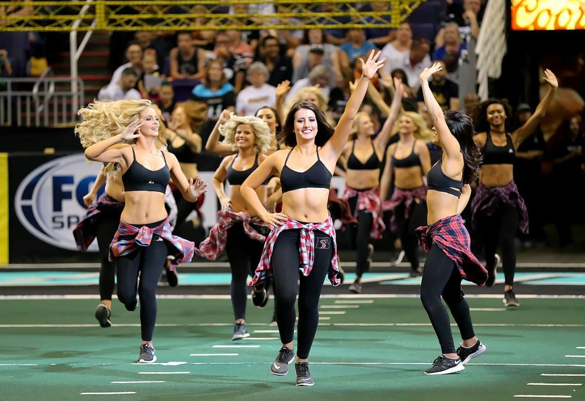 Arizona-Rattlers-Sidewinders-cheerleaders-YYP_7452.jpg