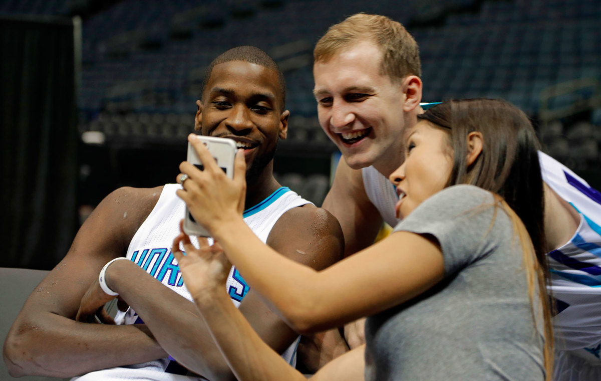 2016-0926-Michael-Kidd-Gilchrist-Cody-Zeller.jpg