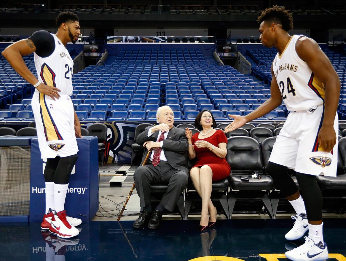 2016-0923-Anthony-Davis-Buddy-Hield-Tom-Benson-wife-Gayle.jpg