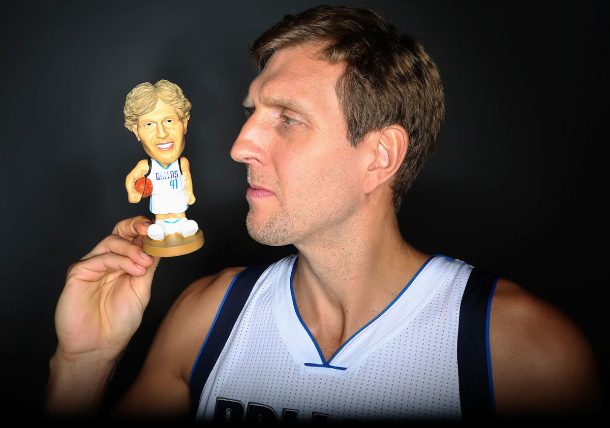 2016-0926-Dirk-Nowitzki-bobblehead.jpg