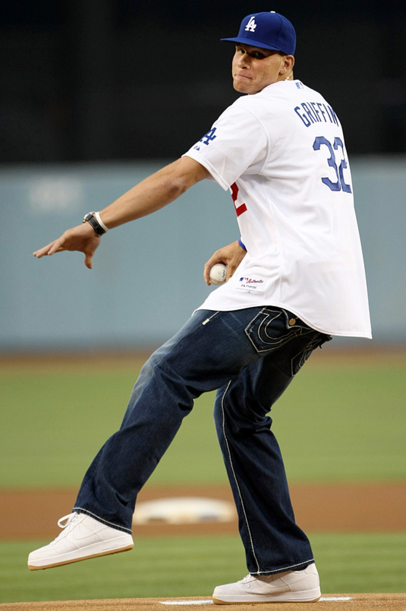 2009-Blake-Griffin-Dodgers-first-pitch.jpg
