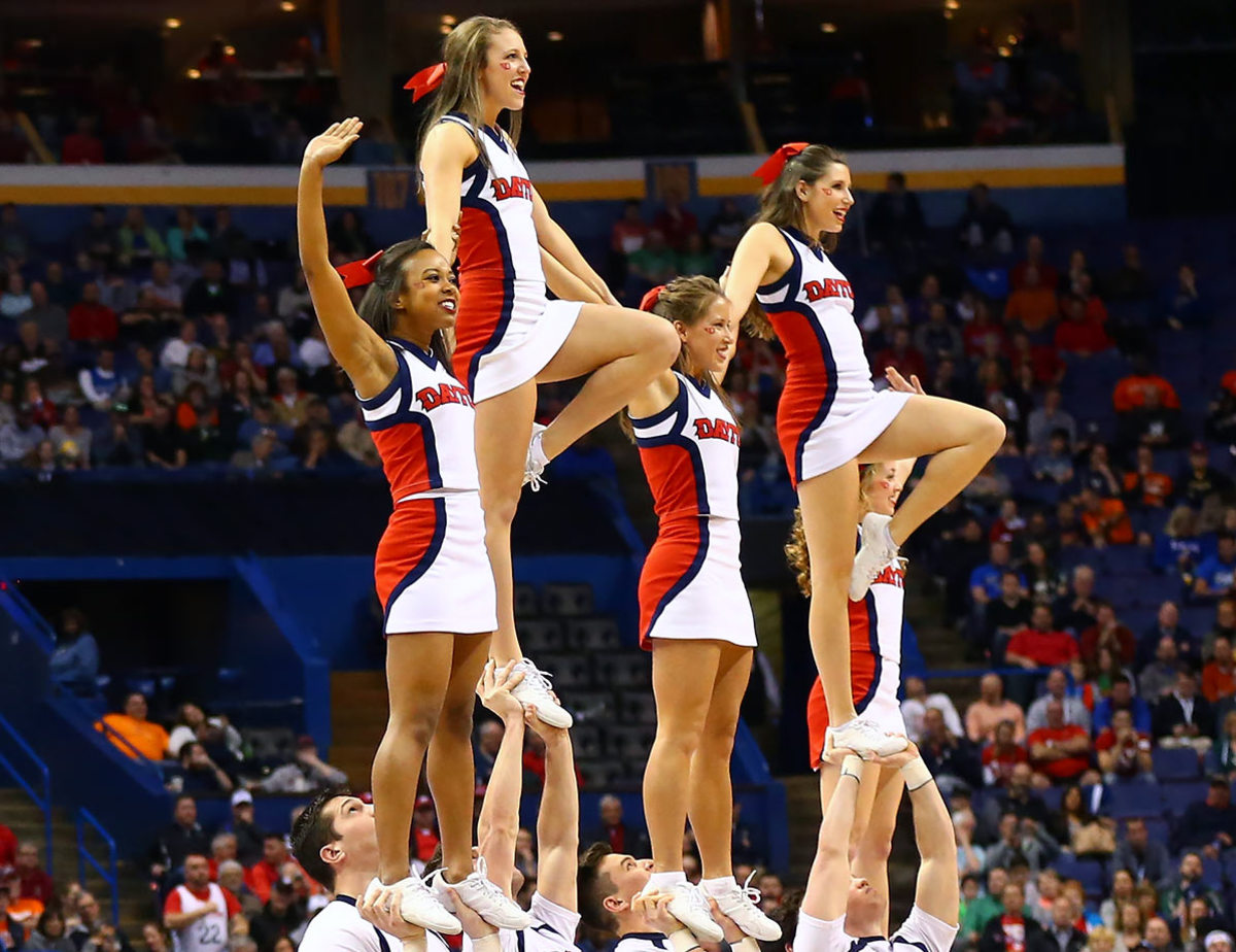 Dayton-cheerleaders-516347874.jpg