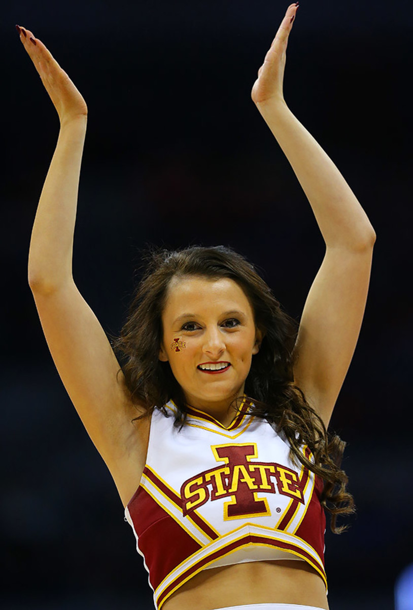 Iowa-State-cheerleader-516172190.jpg