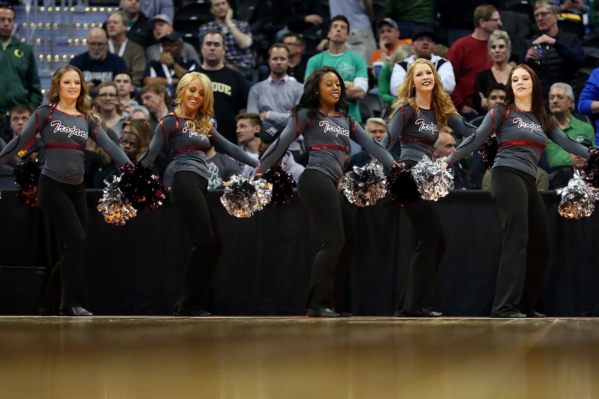Arkansas-Little-Rock-cheerleaders-516193018.jpg